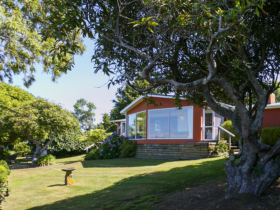 Wharerakau: accommodation beside Lake Taupo